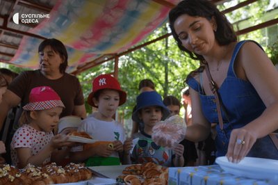 Рюкзаки, канцелярія та підручники: як в Одесі допомагають дітям із закладів соцзахисту