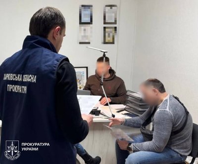 Жителю Харківщини повідомили про підозру через зведення посеред лісу готелю. Слідчі кажуть, що він не мав на це дозволів Жителю Харківщини повідомили про підозру через зведення посеред лісу готелю. Слідчі кажуть, що він не мав на це дозволів