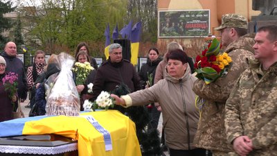 "Шкода талановиту людину": з 40-річним лейтенантом Миколою Приймаком попрощалися у Рівному "Шкода талановиту людину": з 40-річним лейтенантом Миколою Приймаком попрощалися у Рівному