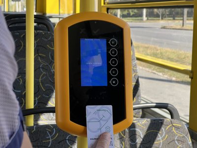 До вересня 2026-го стаціонарні валідатори планують встановити у всіх тролейбусах Полтави До вересня 2026-го стаціонарні валідатори планують встановити у всіх тролейбусах Полтави