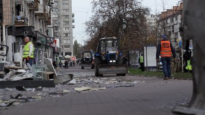 Була в епіцентрі вибуху і вижила: що розповідають очевидці про російську атаку на Чернігів Була в епіцентрі вибуху і вижила: що розповідають очевидці про російську атаку на Чернігів