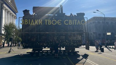 "Битва за світло": на столичному Подолі показали зруйнований Росією трансформатор "Битва за світло": на столичному Подолі показали зруйнований Росією трансформатор