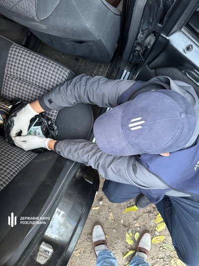 Хабар у розмірі 5 тисяч доларів: в Одеській області затримали поліцейського Хабар у розмірі 5 тисяч доларів: в Одеській області затримали поліцейського