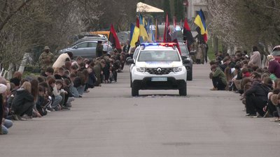 "Не йшов заради грошей": дядько добровольця зі Шрі-Ланки, якого поховали на Рівненщині, розповів про бійця "Не йшов заради грошей": дядько добровольця зі Шрі-Ланки, якого поховали на Рівненщині, розповів про бійця