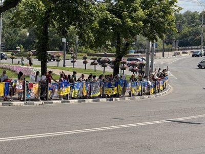 У Сумах відбулась акція "Не мовчи! Полон вбиває!" У Сумах відбулась акція "Не мовчи! Полон вбиває!"