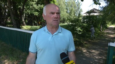 Староста Сергій Пунтус розповідає, як живе прикордонне село Вороб'ївка на Чернігівщині Староста Сергій Пунтус розповідає, як живе прикордонне село Вороб'ївка на Чернігівщині