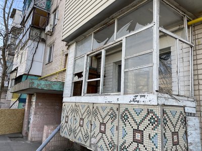 "Було кілька "прильотів", горів дах. Діти перелякалися, сиділи в коридорах". Херсонці про нічні обстріли армії РФ "Було кілька "прильотів", горів дах. Діти перелякалися, сиділи в коридорах". Херсонці про нічні обстріли армії РФ