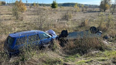 Троє людей травмувалися: на Чернігівщині в ДТП зіткнулися два автомобілі Троє людей травмувалися: на Чернігівщині в ДТП зіткнулися два автомобілі
