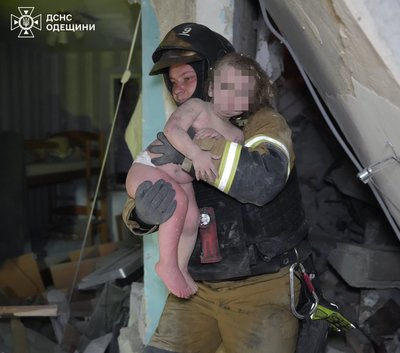 В Одесі внаслідок нічної атаки РФ загинули троє людей, серед них дитина В Одесі внаслідок нічної атаки РФ загинули троє людей, серед них дитина