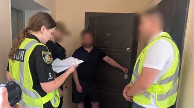 Правоохоронці затримали чоловіка Правоохоронці затримали чоловіка