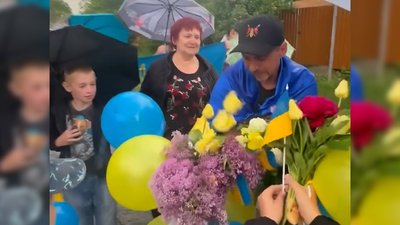 На Вінниччині зустріли звільненого з полону Олександра Лисакова На Вінниччині зустріли звільненого з полону Олександра Лисакова