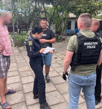 В Одесі поліція затримала групу жінок, які створили бізнес у сфері інтимних послуг В Одесі поліція затримала групу жінок, які створили бізнес у сфері інтимних послуг