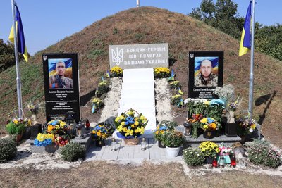 Пам'ятники бійцям Пам'ятники бійцям