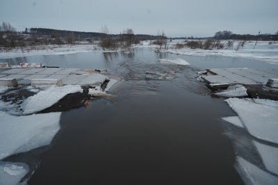 Річка Мжа та зруйнована переправа, Нововодолазька громада, 23 лютого 2026 року Річка Мжа та зруйнована переправа, Нововодолазька громада, 23 лютого 2026 року
