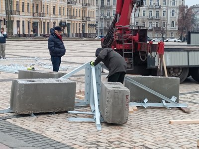 У Києві почали встановлювати головну ялинку країни
