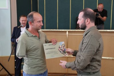Захиснику вручають сертифікат на житло Захиснику вручають сертифікат на житло