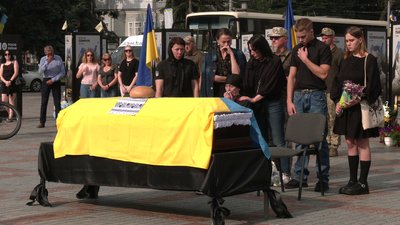 У Рівному попрощалися з військовим Михайлом Глеком У Рівному попрощалися з військовим Михайлом Глеком