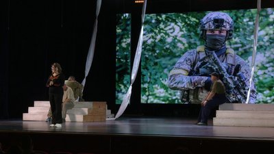 "Ця вистава дуже знакова для мене і для нашого театру": у Рівному показали виставу, написану театралом "Ця вистава дуже знакова для мене і для нашого театру": у Рівному показали виставу, написану театралом