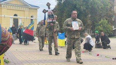 На Чернігівщині попрощались із загиблим захисником України Олегом Дубинським На Чернігівщині попрощались із загиблим захисником України Олегом Дубинським