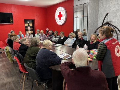 Малюють, співають та створюють власноруч створюють вироби: як у Ромнах працює Клуб активного довголіття Малюють, співають та створюють власноруч створюють вироби: як у Ромнах працює Клуб активного довголіття