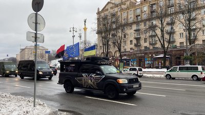 У Києві попрощались із загиблим на фронті військовим та колишнім політв'язнем Сергієм Павліченком У Києві попрощались із загиблим на фронті військовим та колишнім політв'язнем Сергієм Павліченком