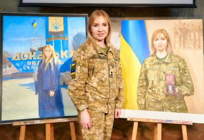 Картини з прикордонницею Людмилою Кравчук із Луцька представлять на виставці в Україні й за кордоном Картини з прикордонницею Людмилою Кравчук із Луцька представлять на виставці в Україні й за кордоном