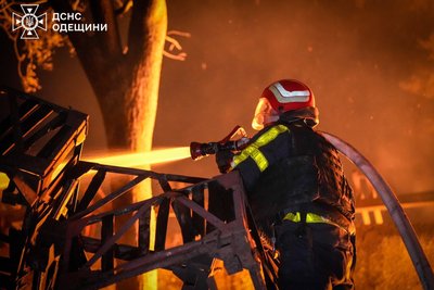 РФ вдарила балістичною ракетою по Одеському району: є загиблий та поранені РФ вдарила балістичною ракетою по Одеському району: є загиблий та поранені