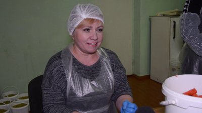 Тонну олів’є приготували та відправили на фронт для ЗСУ житомирські волонтери Тонну олів’є приготували та відправили на фронт для ЗСУ житомирські волонтери