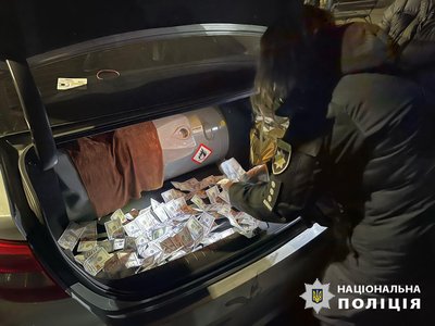 В Одесі таксист зі спільниками 12 тис дол організували "трансфер" до невизнаного Придністровʼя В Одесі таксист зі спільниками 12 тис дол організували "трансфер" до невизнаного Придністровʼя