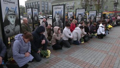 У Рівному попрощались з військовим Сергієм Поповичем У Рівному попрощались з військовим Сергієм Поповичем