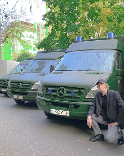 З Одещини до Говерли: Марк Куцевалов придбав три машини швидкої допомоги та позашляховик для ЗСУ З Одещини до Говерли: Марк Куцевалов придбав три машини швидкої допомоги та позашляховик для ЗСУ