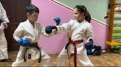 Гурток карате безплатно відвідують діти у ліцеї на Рівненщині Гурток карате безплатно відвідують діти у ліцеї на Рівненщині