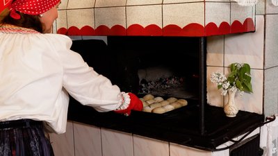Коржі без яєць і молока: господиня з Рівненщини розповіла про рецепт на розсолі з помідорів Коржі без яєць і молока: господиня з Рівненщини розповіла про рецепт на розсолі з помідорів