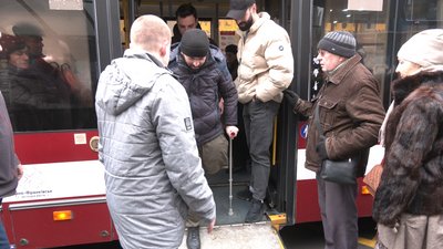 Військовослужбовець, Франківськ, громадський транспорт Військовослужбовець, Франківськ, громадський транспорт