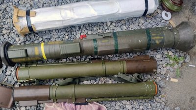 Зберігав вдома арсенал незаконної зброї та боєприпасів: на Хмельниччині поліція затримала колишнього військового Зберігав вдома арсенал незаконної зброї та боєприпасів: на Хмельниччині поліція затримала колишнього військового