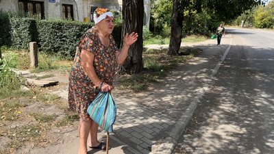 Мікрорайони шахта 5/6 Західний евакуація люди допомога волонтери жителька Мирнограда Зінаїда Мирноград Донецька область 21 серпня 2024 рік Мікрорайони шахта 5/6 Західний евакуація люди допомога волонтери жителька Мирнограда Зінаїда Мирноград Донецька область 21 серпня 2024 рік