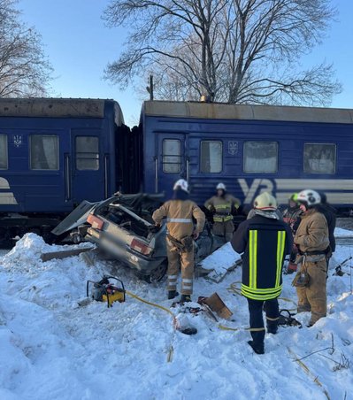 Київ — Ясіня, аварія, ДТП, Городенка, залізничний переїзд, поліція Київ — Ясіня, аварія, ДТП, Городенка, залізничний переїзд, поліція