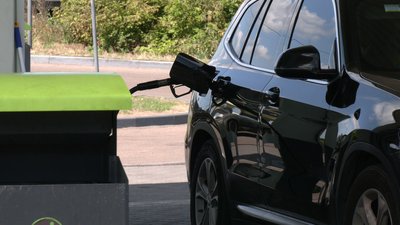 «За ніч — плюс півтори гривні»: як змінюються ціни на пальне на АЗС у Рівному «За ніч — плюс півтори гривні»: як змінюються ціни на пальне на АЗС у Рівному
