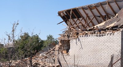 "Гупнуло так, що хвіртка відкрилась". Жителі Чорнобаївки на Херсонщині про наслідки атаки РФ