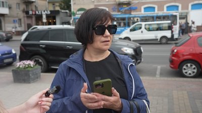 Дерева переросли вазони. Що буде із зеленою локацією на Театральній площі у Рівному Дерева переросли вазони. Що буде із зеленою локацією на Театральній площі у Рівному