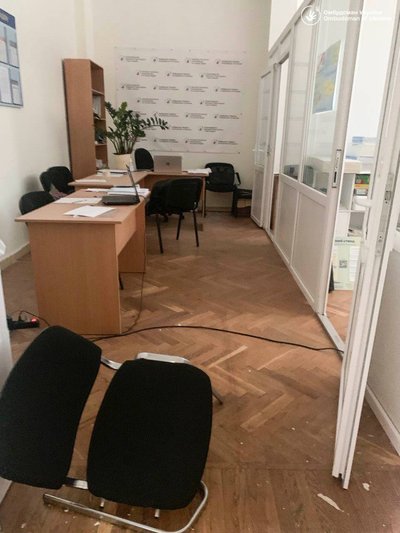 В Одесі через атаку РФ пошкоджень зазнало місцеве представництво уповноваженого з прав людини В Одесі через атаку РФ пошкоджень зазнало місцеве представництво уповноваженого з прав людини