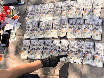 70 тисяч доларів США за уникнення мобілізації: у Миколаєві затримали підозрюваних у вимаганні