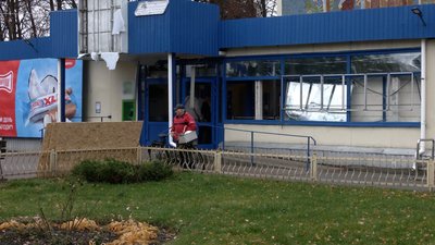 "Вони не били в асфальт, хотіли більш гучних наслідків": Новгород-Сіверський відновлюється від нічної атаки дронів "Вони не били в асфальт, хотіли більш гучних наслідків": Новгород-Сіверський відновлюється від нічної атаки дронів