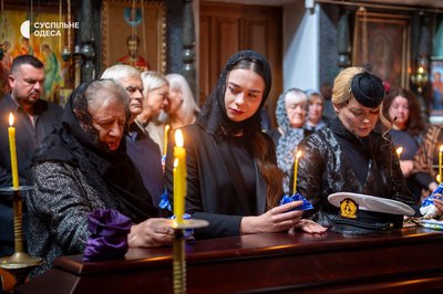 «Сам залишився на містку»: в Одесі попрощалися з капітаном Олексієм Сідоруком, який загинув після удару дрона «Сам залишився на містку»: в Одесі попрощалися з капітаном Олексієм Сідоруком, який загинув після удару дрона