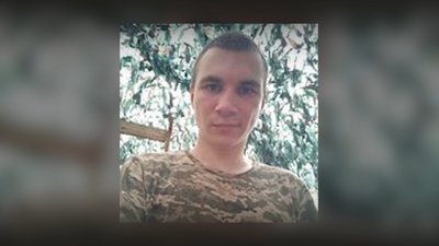 "Бабусю, а ти точно не помреш, мене не залишиш?": у Чернігові хлопчик, який втратив маму, чекає на батька з полону "Бабусю, а ти точно не помреш, мене не залишиш?": у Чернігові хлопчик, який втратив маму, чекає на батька з полону