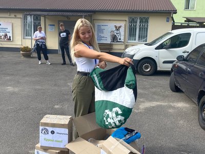 Благодійна допомога для притулку: у Вінниці для тварин передали корм, медикаменти, одяг та іграшки Благодійна допомога для притулку: у Вінниці для тварин передали корм, медикаменти, одяг та іграшки