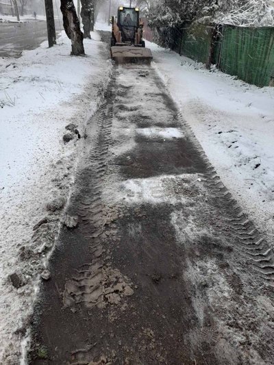 Житомирщину засипає снігом: спецтехніка і дорожники працюватимуть у цілодобовому режимі Житомирщину засипає снігом: спецтехніка і дорожники працюватимуть у цілодобовому режимі