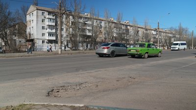 "Сніг зійшов і асфальт зійшов": чому після зими на дорогах Миколаєва утворилися вибоїни "Сніг зійшов і асфальт зійшов": чому після зими на дорогах Миколаєва утворилися вибоїни