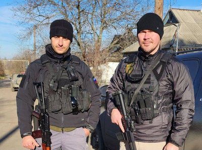 Владімір Гусєйнов (зліва) та Міхаіл Брідасов — тілоохоронці Рогозіна Владімір Гусєйнов (зліва) та Міхаіл Брідасов — тілоохоронці Рогозіна