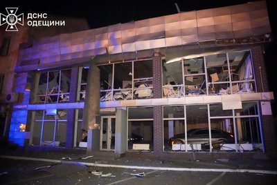 Унаслідок атаки дронів в Одесі зайнялася промислова будівля та АЗС — Кіпер